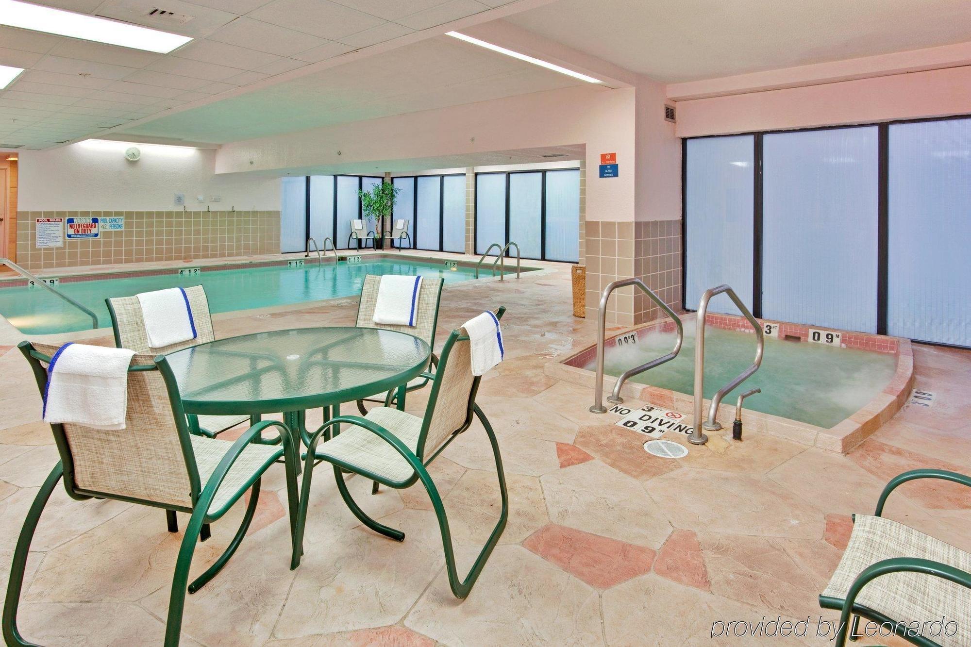 Holiday Inn Hotel & Suites Warren By Ihg Exterior foto